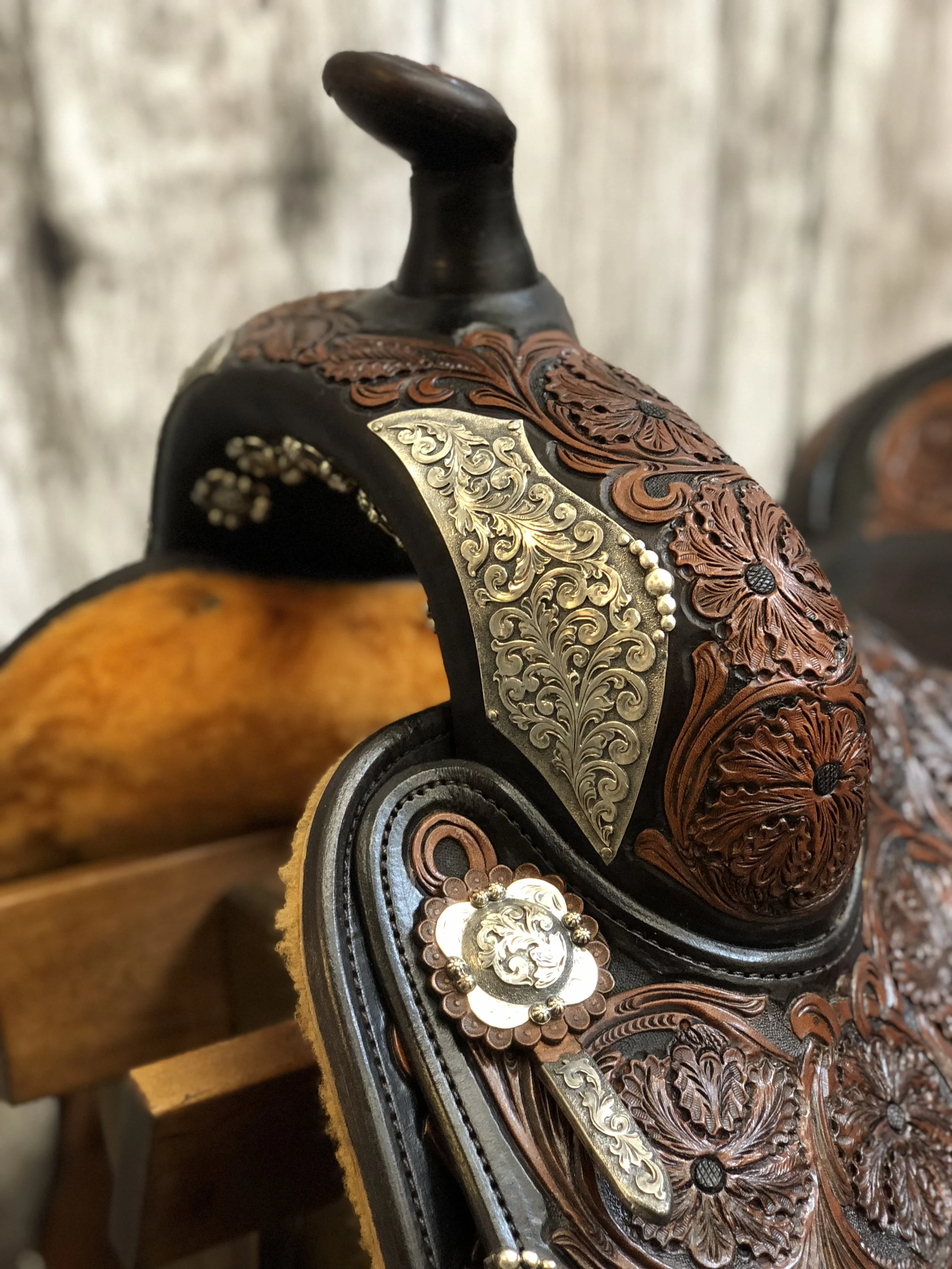 Oxidized silver front DH plates with scroll and teardrop engraving for western saddles.